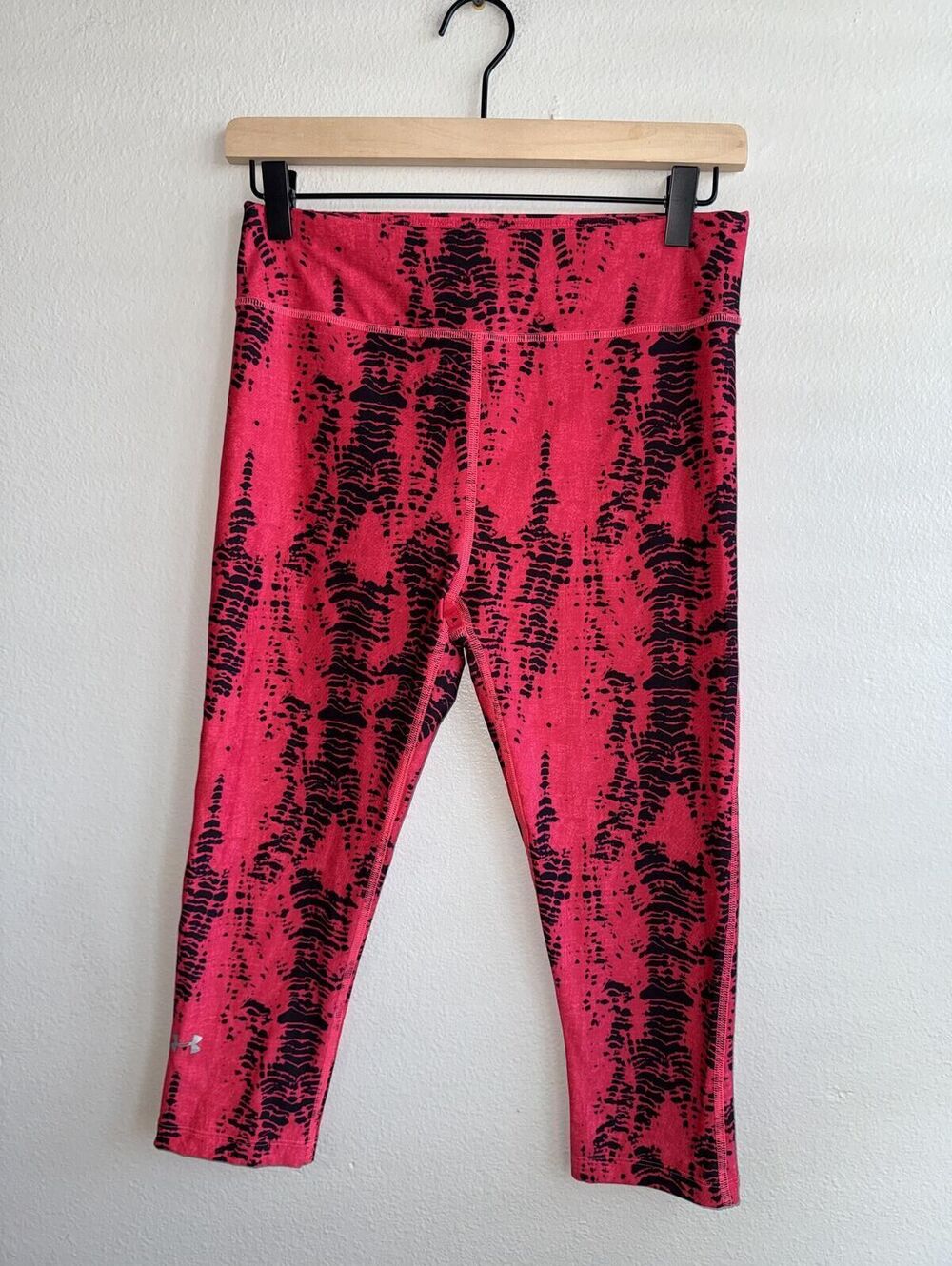 Under Armour HeatGear Compression Capri Leggings Pink Print Women's Medium